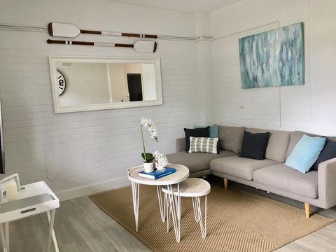 The Wheelhouse - 2BR Waterfront Apt In Town - Accommodation Tasmania 2