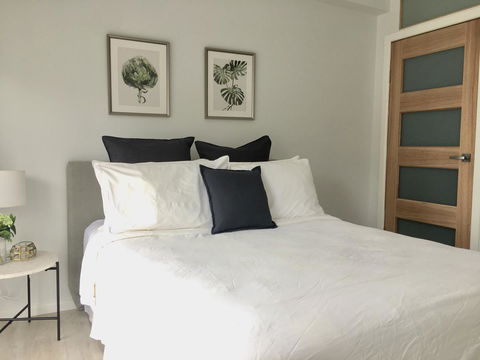 The Wheelhouse - 2BR Waterfront Apt In Town - Accommodation Tasmania 4