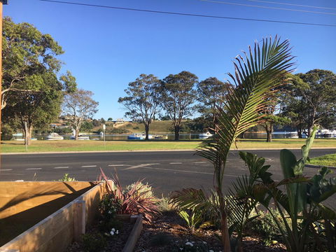 The Wheelhouse - 2BR Waterfront Apt In Town - Accommodation Tasmania 15
