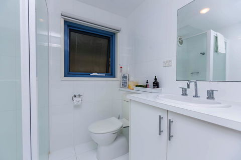 The Waterfront Apartment - Accommodation Tasmania 11