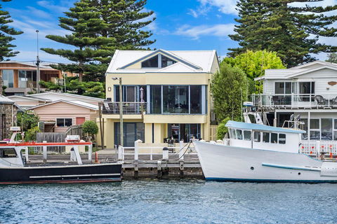 The Waterfront Apartment - Accommodation Tasmania 3