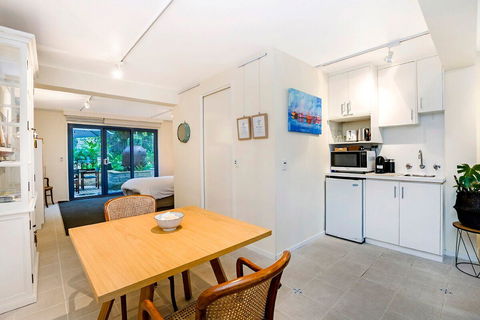 The Waterfront Apartment - Accommodation Tasmania 8