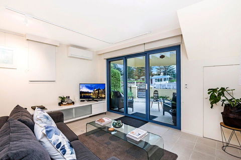 The Waterfront Apartment - Accommodation Tasmania 9