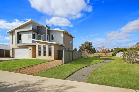 The Clubhouse On Black Bull - Accommodation Tasmania 1