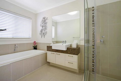 The Grand Holiday House - Accommodation Tasmania 2