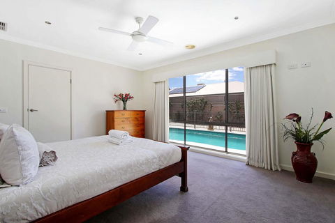 The Grand Holiday House - Accommodation Tasmania 3
