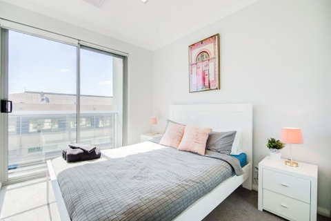The Heart Of Northbridge With Complimentary Parking, Wifi & Netflix - Accommodation Tasmania 0
