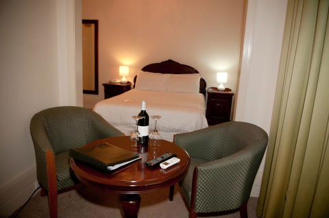 The Hotel Shamrock - Accommodation Tasmania 1