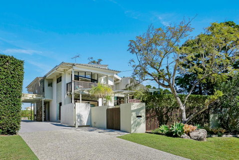 The Lighthouse, Noosa Hill - Accommodation Tasmania 1