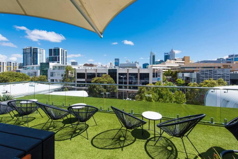 The Nest - Smart Suite On Newcastle St With Rooftop Views - Accommodation Tasmania 3