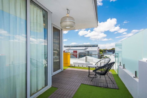 The Nest - Trendy Studio Close To Centre With Roof Terrace - Accommodation Tasmania 1