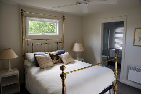 The Red Feather Inn - Accommodation Tasmania 0