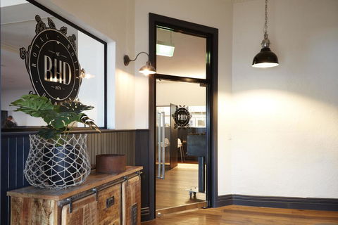 The Royal Hotel, Drouin - Accommodation Tasmania 0