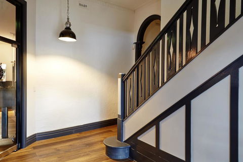 The Royal Hotel, Drouin - Accommodation Tasmania 2