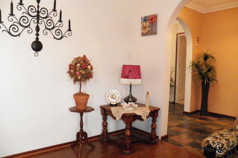 The Spanish Retreat And BnB - 24 Hrs - Accommodation Tasmania 2