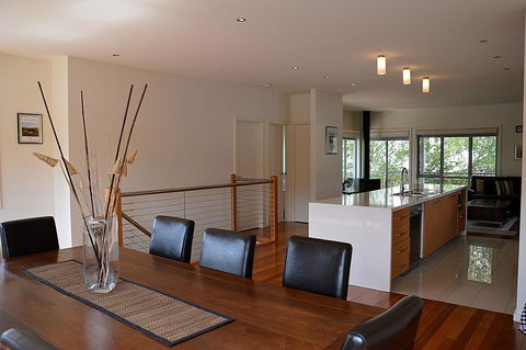 The Track - Beautiful Townhouse In Bright - Accommodation Tasmania 3