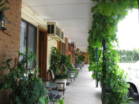 The Wayfarer Motel - Accommodation Tasmania 0