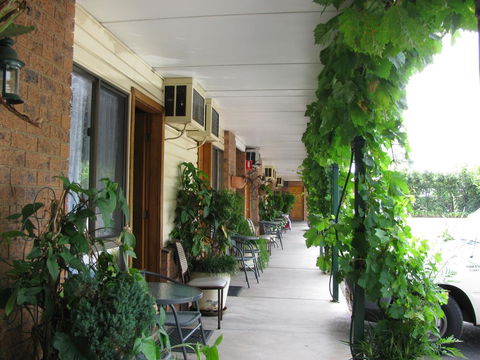 The Wayfarer Motel - Accommodation Tasmania 0