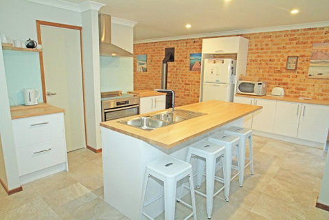 Thora Street Waterfront - Accommodation Tasmania 2