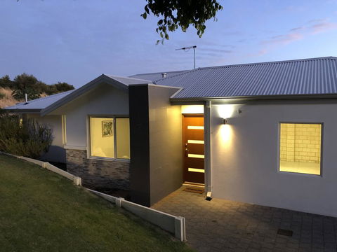 Three Bedroom, Two Bathroom Family Home - Accommodation Tasmania 0