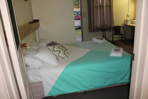 Tocumwal Hotel Motel (The Palms) - Accommodation Tasmania 0