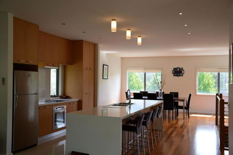 Track 4 - Accommodation Tasmania 0