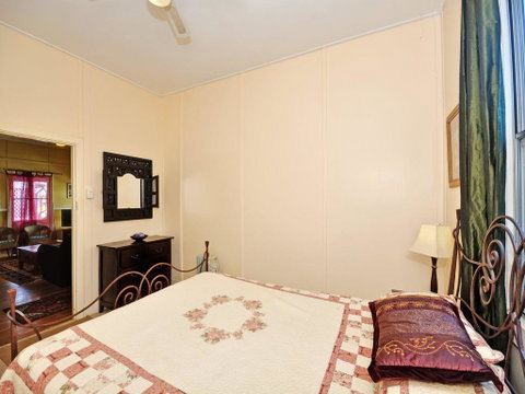 Traditional Three Bedroom Home With Water Views - Accommodation Tasmania 3
