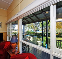 Traditional Three Bedroom Home with Water Views - Accommodation Tasmania