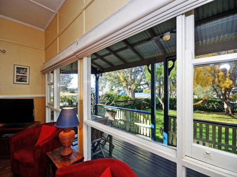 Traditional Three Bedroom Home With Water Views - Accommodation Tasmania 0