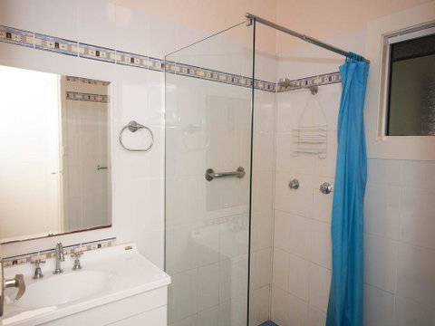 Traditional Three Bedroom Home With Water Views - Accommodation Tasmania 2