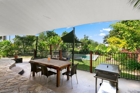 Tropical House, Pool And Extra Bungalow, 4 Bedrooms - Accommodation Tasmania 2