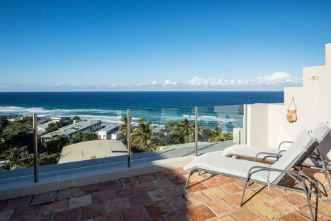 Tuscan Inspired Townhouse Minutes From The Beach - Accommodation Tasmania 1