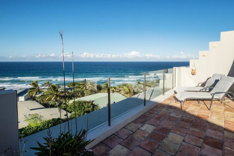 Tuscan Inspired Townhouse Minutes From The Beach - Accommodation Tasmania 0