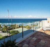 Tuscan inspired townhouse minutes from the beach - Accommodation Tasmania