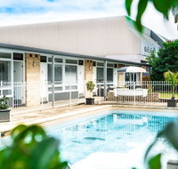 Twin Willows Hotel