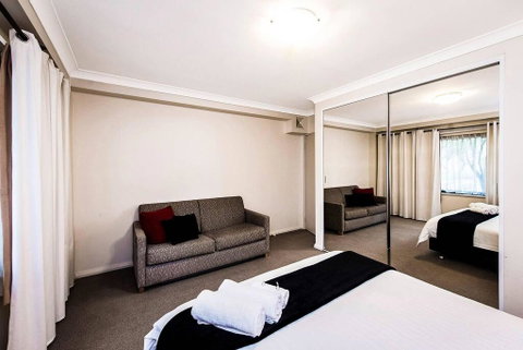 Two Bedroom Apt Next To Perth CBD With Parking. - Accommodation Tasmania 3