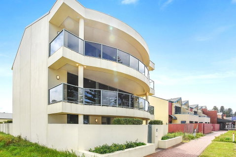 Ultimate Esplanade - 3 Storey Experience - WiFi - Accommodation Tasmania 3