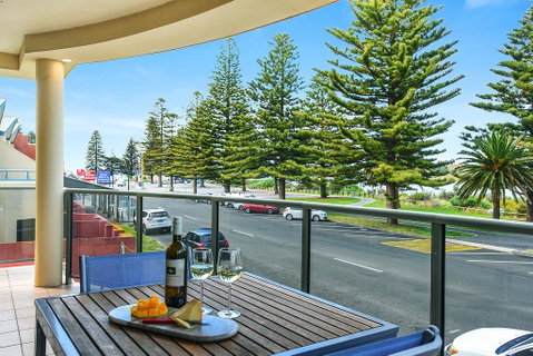 Ultimate Esplanade - 3 Storey Experience - WiFi - Accommodation Tasmania 1