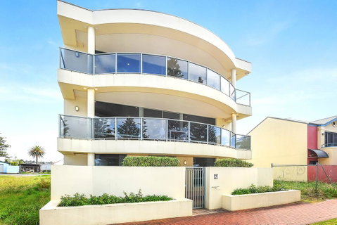Ultimate Esplanade - 3 Storey Experience - WiFi - Accommodation Tasmania 0