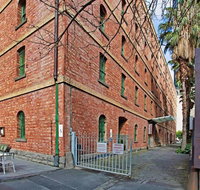 Ultra-chic top floor New York style Loft Apartment - Accommodation Tasmania
