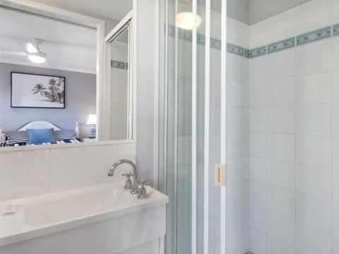 Unit 3 Emerald Shores - Shipping Lane Views! - Accommodation Tasmania 2