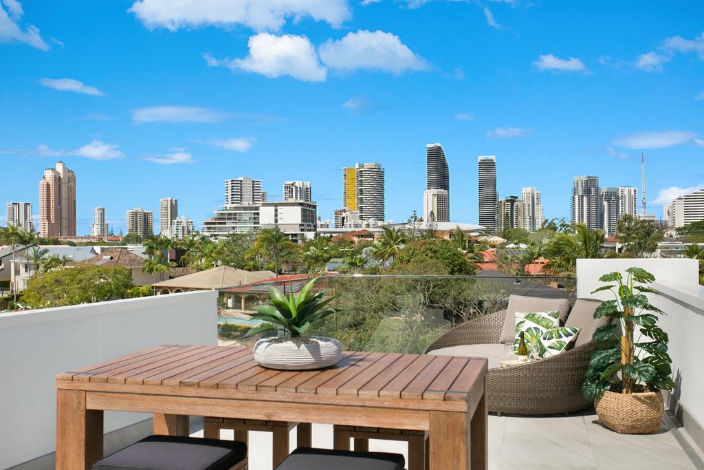 Broadbeach Waters QLD Accommodation Tasmania