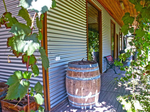 Valley Farm Vineyard Villas - Accommodation Tasmania 0