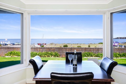Victor Harbor Beachfront Bliss + WiFi - Accommodation Tasmania 0