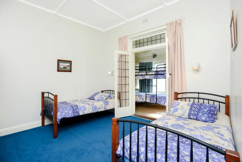 Victor Harbor Beachfront Bliss + WiFi - Accommodation Tasmania 3