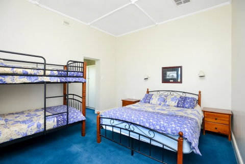 Victor Harbor Beachfront Bliss + WiFi - Accommodation Tasmania 2