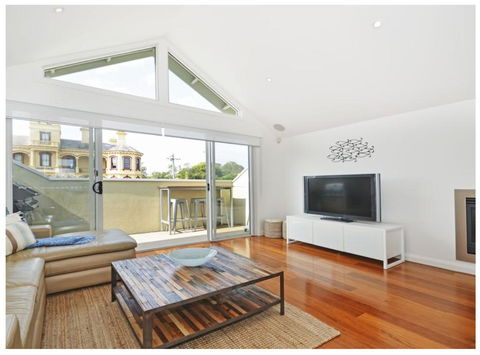 Villa By The Sea - Accommodation Tasmania 0