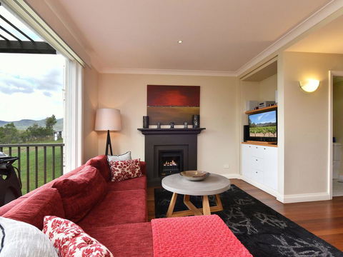 Villa Executive 2br Moscato Resort Condo Located Within Cypress Lakes Resort (nothing Is More Central) - Accommodation Tasmania 3