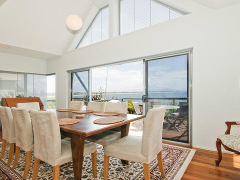Villa Mer - Stylish Waterfront Accommodation - Accommodation Tasmania 2