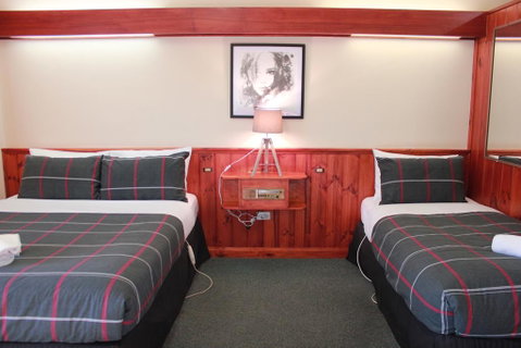 Village Family Motor Inn - Accommodation Tasmania 1